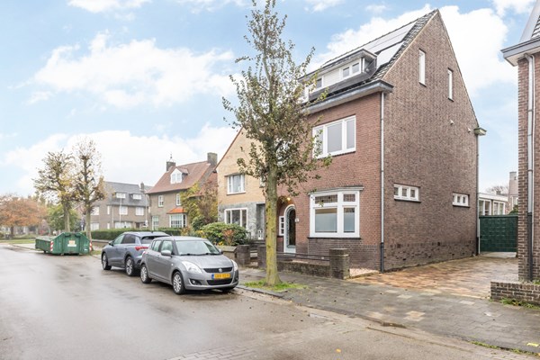 Te koop: Vrijstaand karakteristiek woonhuis uit 1935 met 145 m2 wonen op een ruim perceel in (Oud) Geleen.